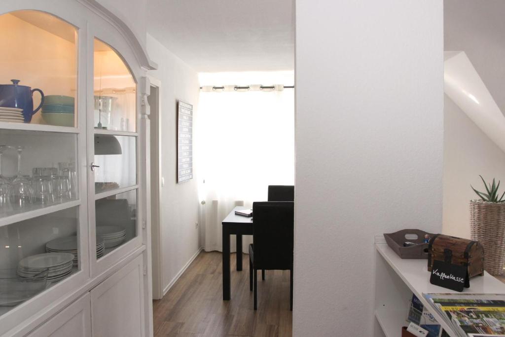 Kuchyň nebo kuchyňský kout v ubytování Ferienwohnung Seeloft mit Balkon und Seeblick