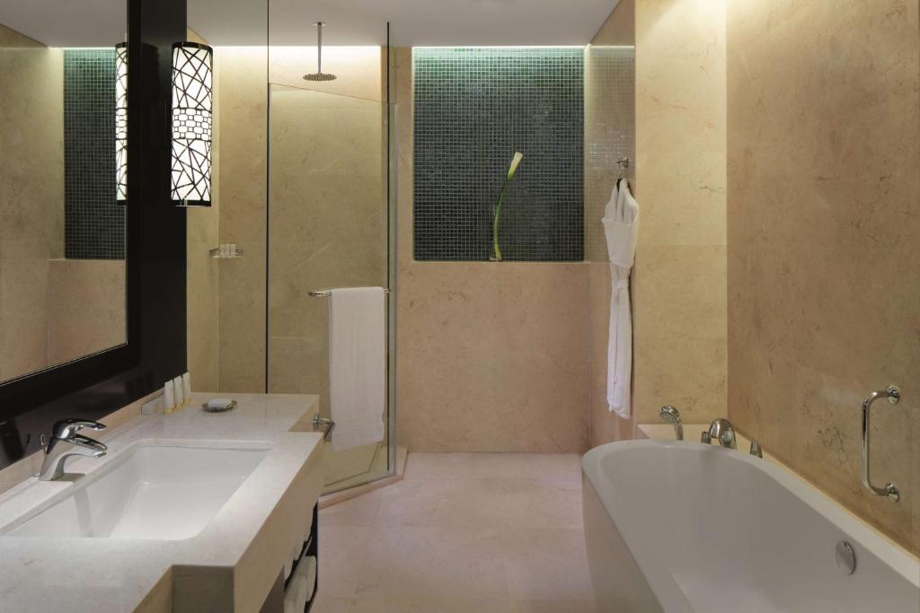 Koupelna v ubytování Radisson Collection Muscat, Hormuz Grand