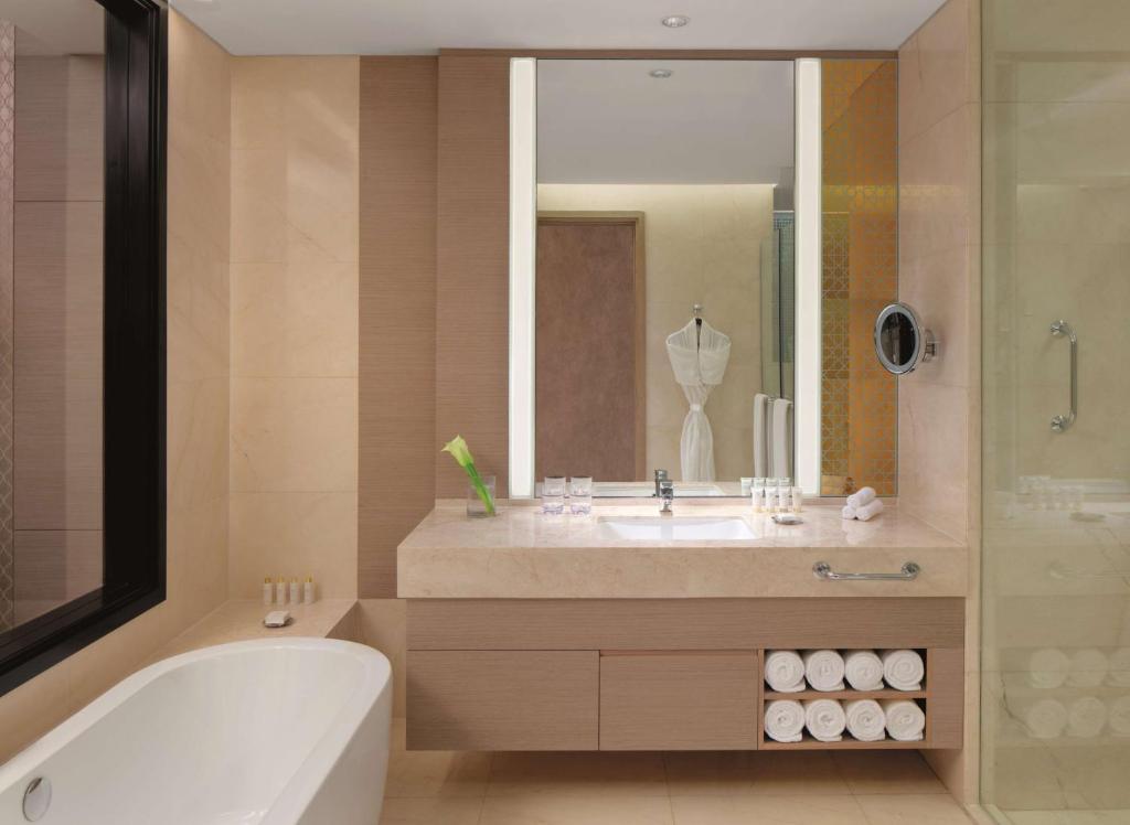Koupelna v ubytování Radisson Collection Muscat, Hormuz Grand