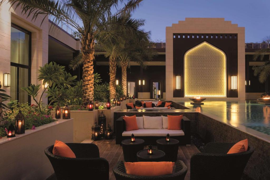 Bazén v ubytování Radisson Collection Muscat, Hormuz Grand nebo v jeho okolí