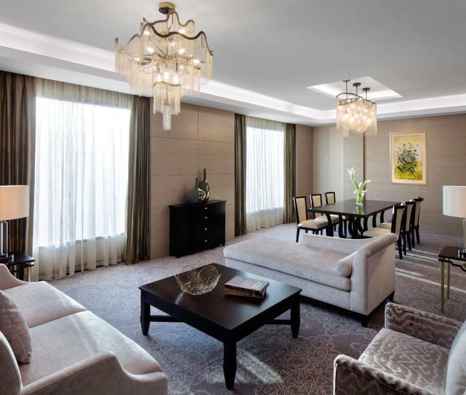 Posezení v ubytování Radisson Collection Muscat, Hormuz Grand