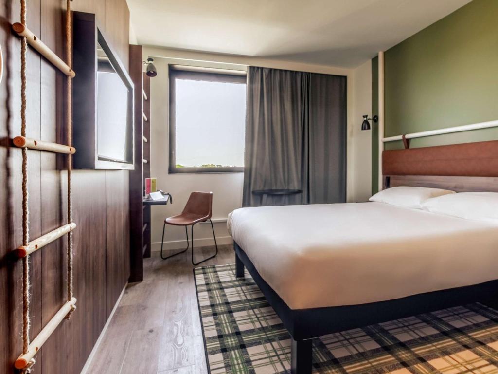 Postel nebo postele na pokoji v ubytování ibis Styles Castelnaudary