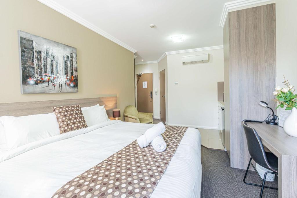 Postel nebo postele na pokoji v ubytování Best Western Plus Camperdown Suites