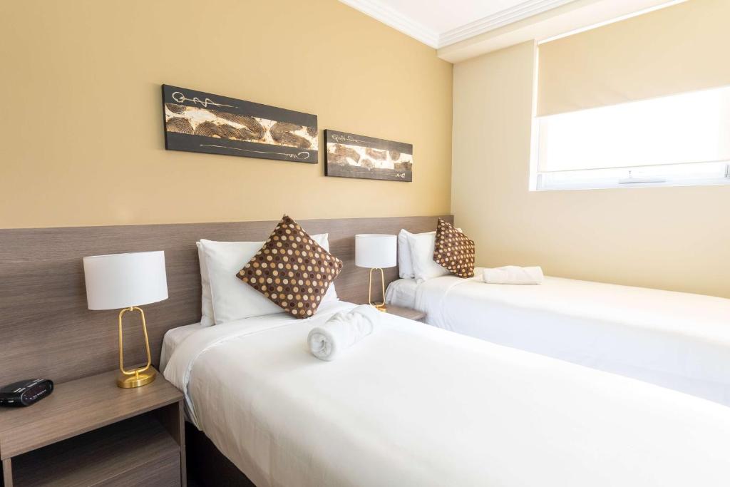 Postel nebo postele na pokoji v ubytování Best Western Plus Camperdown Suites