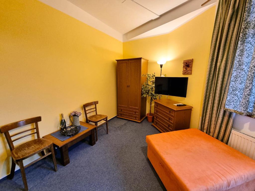 TV a/nebo společenská místnost v ubytování Penzion Rotunda