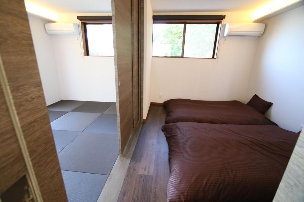 Postel nebo postele na pokoji v ubytování オザッキー大室高原4丁目