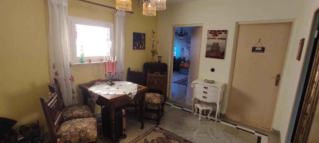 Weltoffenes privates Gästezimmer bei LGBTQ freundlichen Gastgeber der mit in der Wohnung lebt - 9