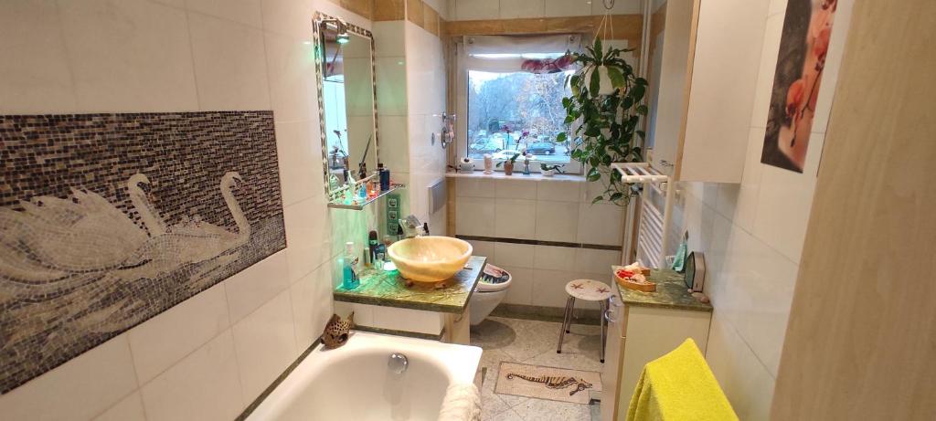 Weltoffenes privates Gästezimmer bei LGBTQ freundlichen Gastgeber der mit in der Wohnung lebt - 8