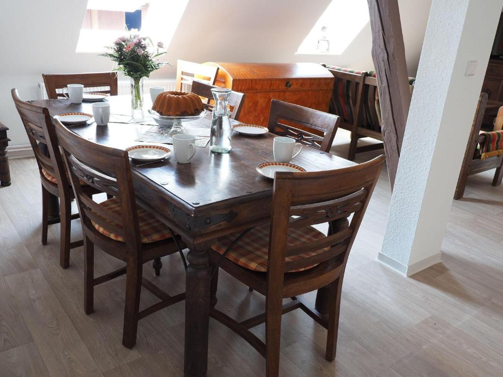 a dining room table with chairs and a wooden tableablish at Landblick in Nahrendorf