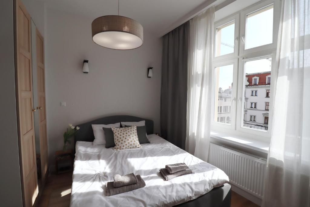 Posteľ alebo postele v izbe v ubytovaní Apartamenty na Teatralnej 14 - Katowice