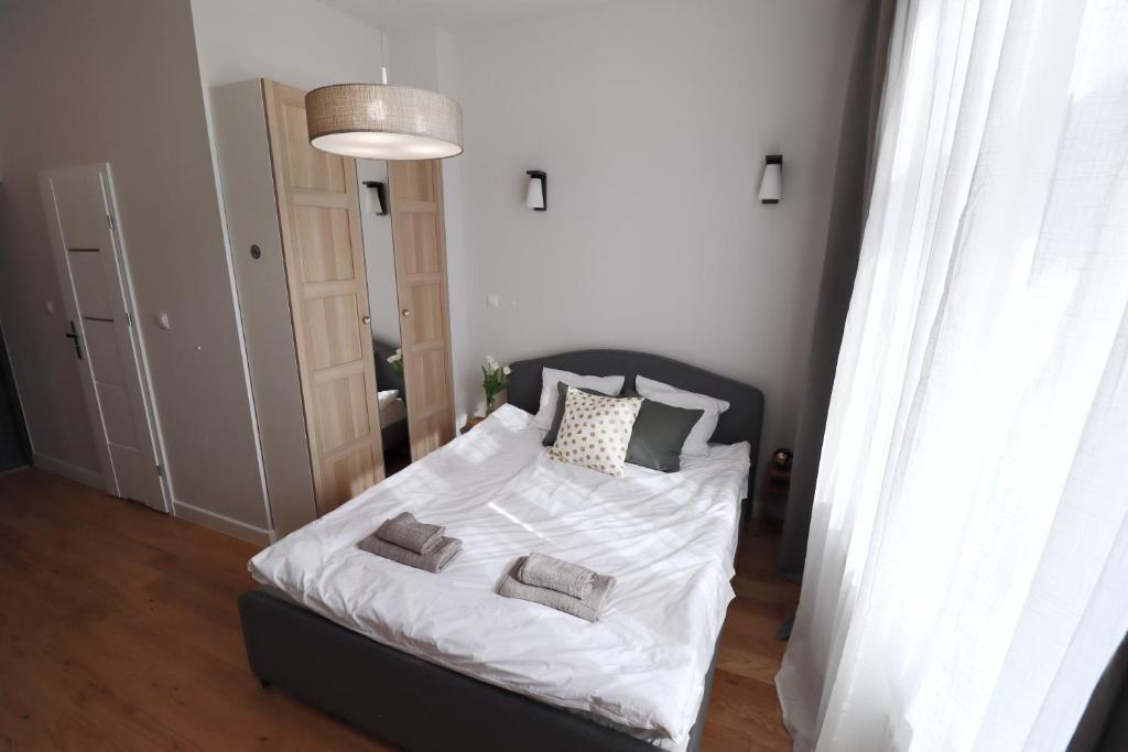Posteľ alebo postele v izbe v ubytovaní Apartamenty na Teatralnej 14 - Katowice