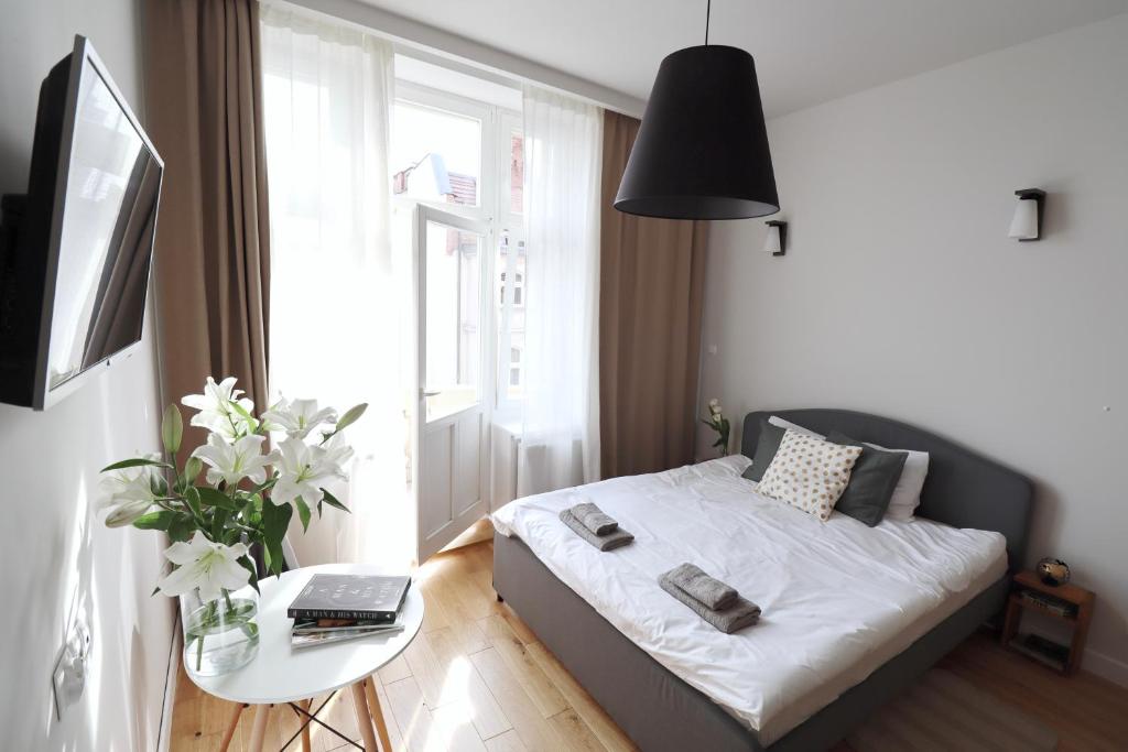 Posteľ alebo postele v izbe v ubytovaní Apartamenty na Teatralnej 14 - Katowice