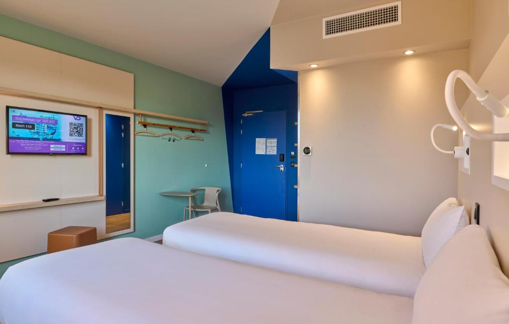 Ibis Budget Nangy Annemasse - Triple Room With Two Single Beds And One Extra Bed