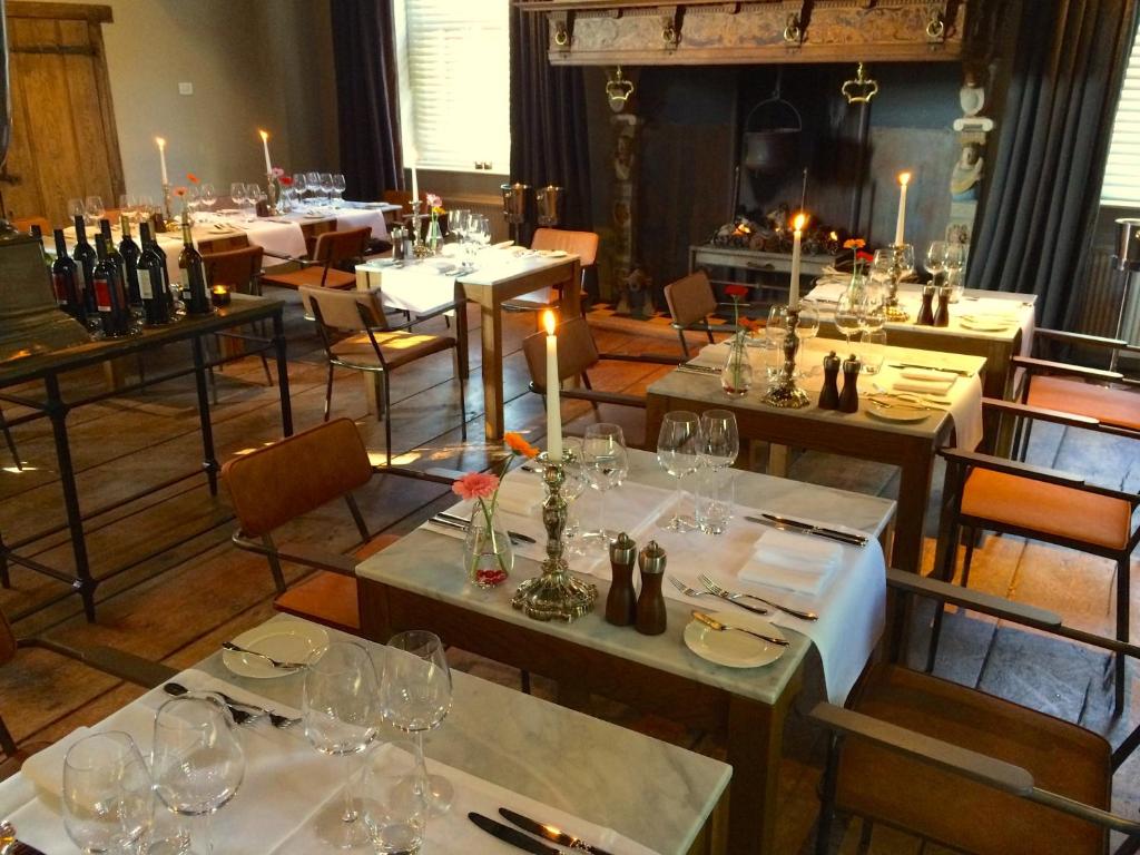 Een restaurant of ander eetgelegenheid bij Kasteel Coevorden - Hotel de Vlijt