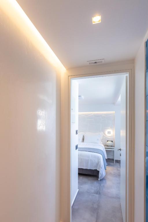 Posteľ alebo postele v izbe v ubytovaní Callisti Mykonos Town with pool view and Calypso upper floor with sea view