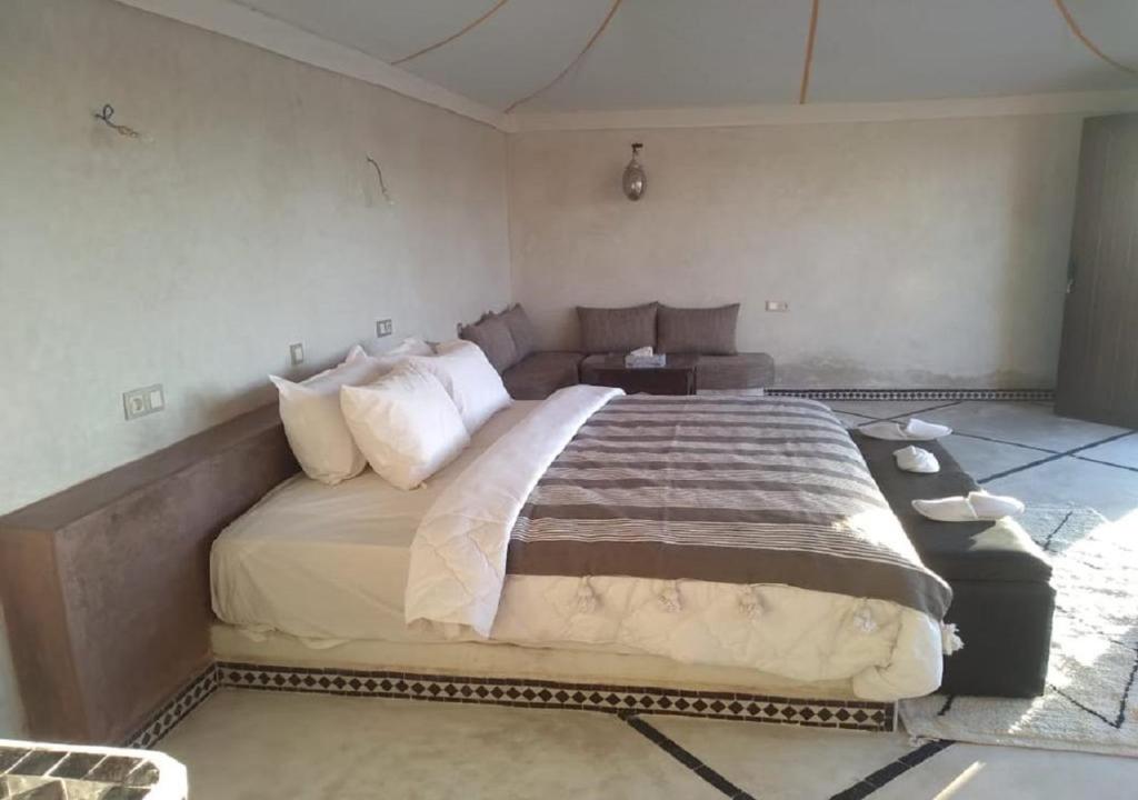 Letto o letti in una camera di Mhamid Luxury Camp Experience