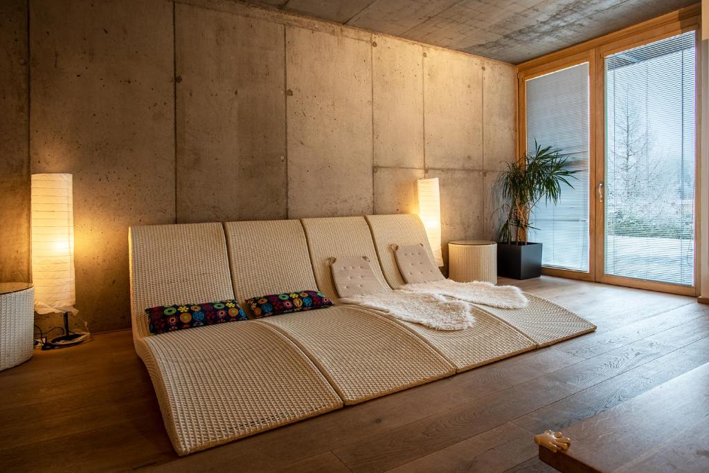 Postel nebo postele na pokoji v ubytování Kvilda Kilián apartmán Javor