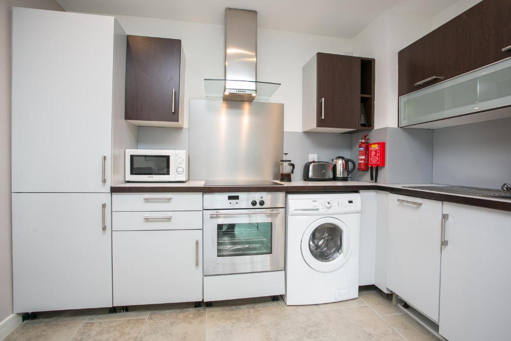 Kuchyň nebo kuchyňský kout v ubytování Grand Canal Square Apartments