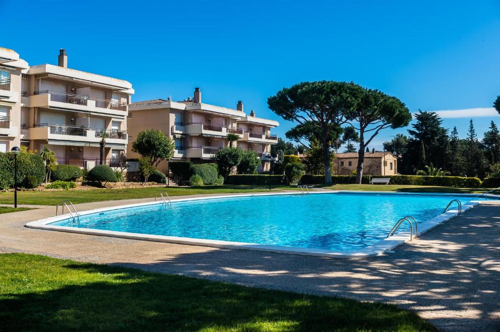 Bazén v ubytovaní AV-1 CALELLA DE PALAFRUGELL 6 Pax alebo v jeho blízkosti