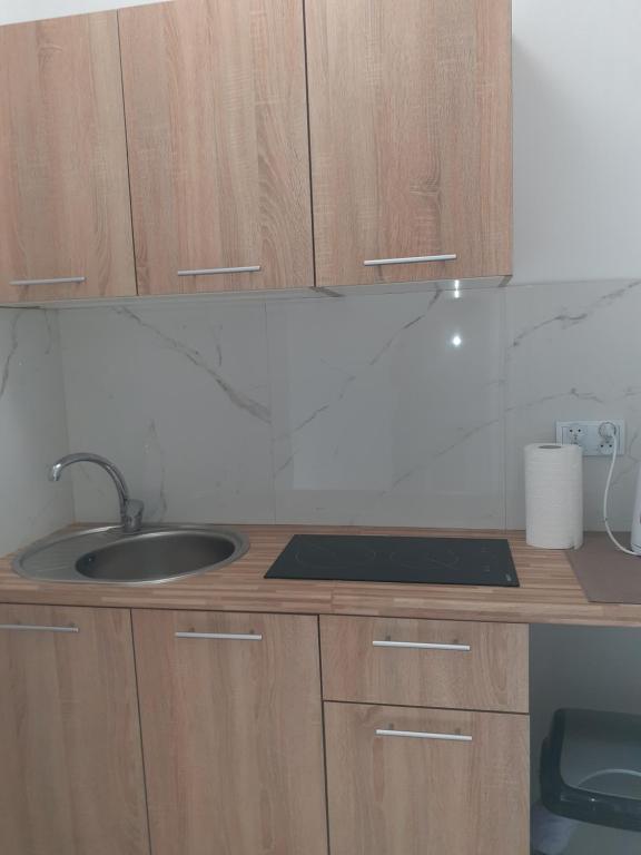 Kuchyňa alebo kuchynka v ubytovaní APARTAMENTY CENTRUM PIŁSUDSKIEGO
