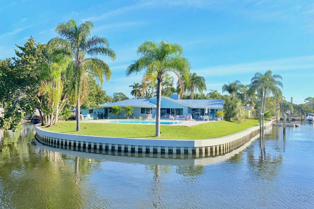 Waterfront Sarasota Estate with Dock and Boat Lift!, Sarasota Updated