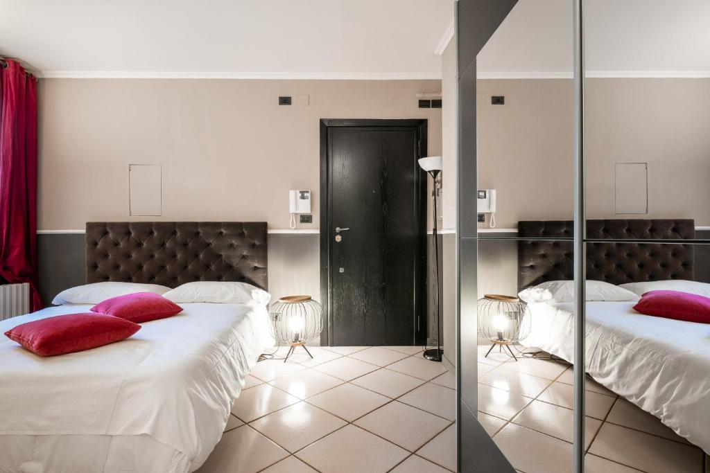 A bed or beds in a room at Studio Fusari a Piazza Maggiore by Wonderful Italy