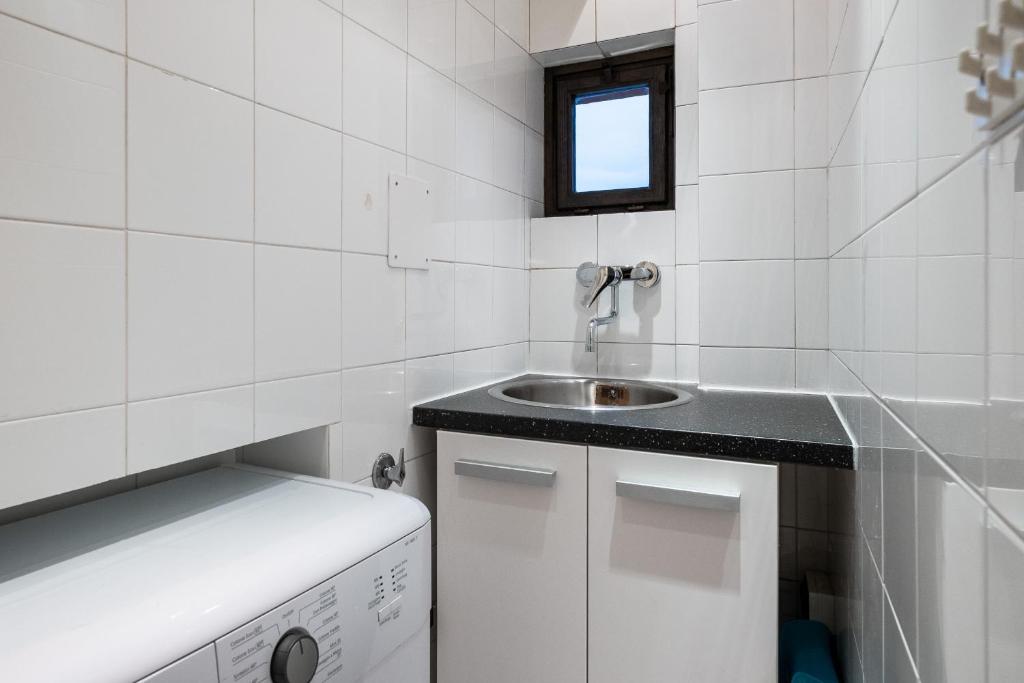 A kitchen or kitchenette at Studio Fusari a Piazza Maggiore by Wonderful Italy