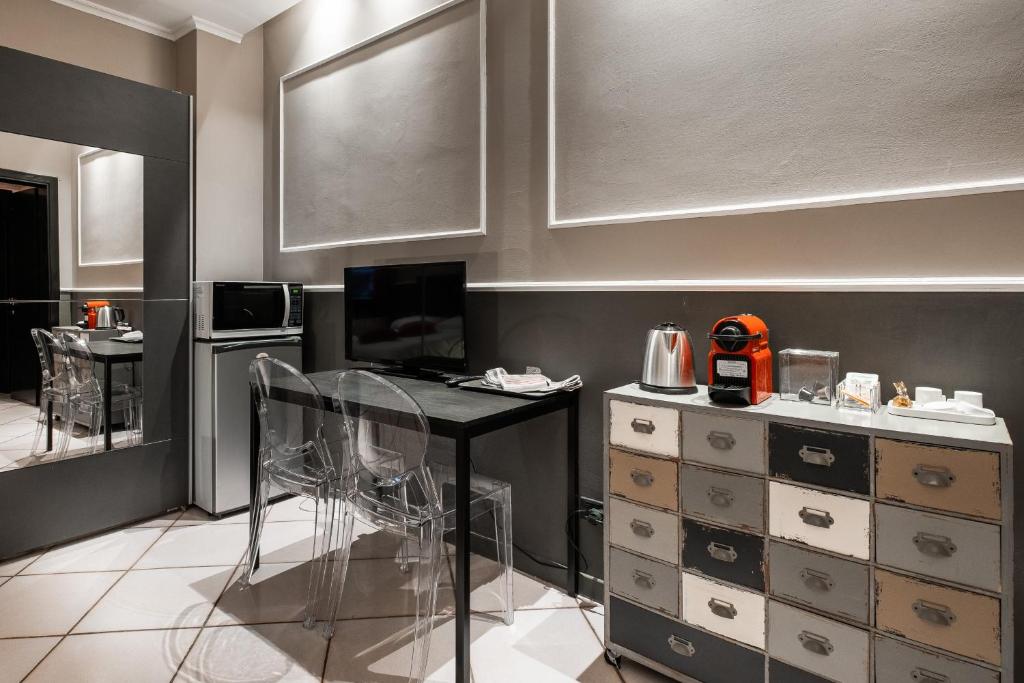 A kitchen or kitchenette at Studio Fusari a Piazza Maggiore by Wonderful Italy