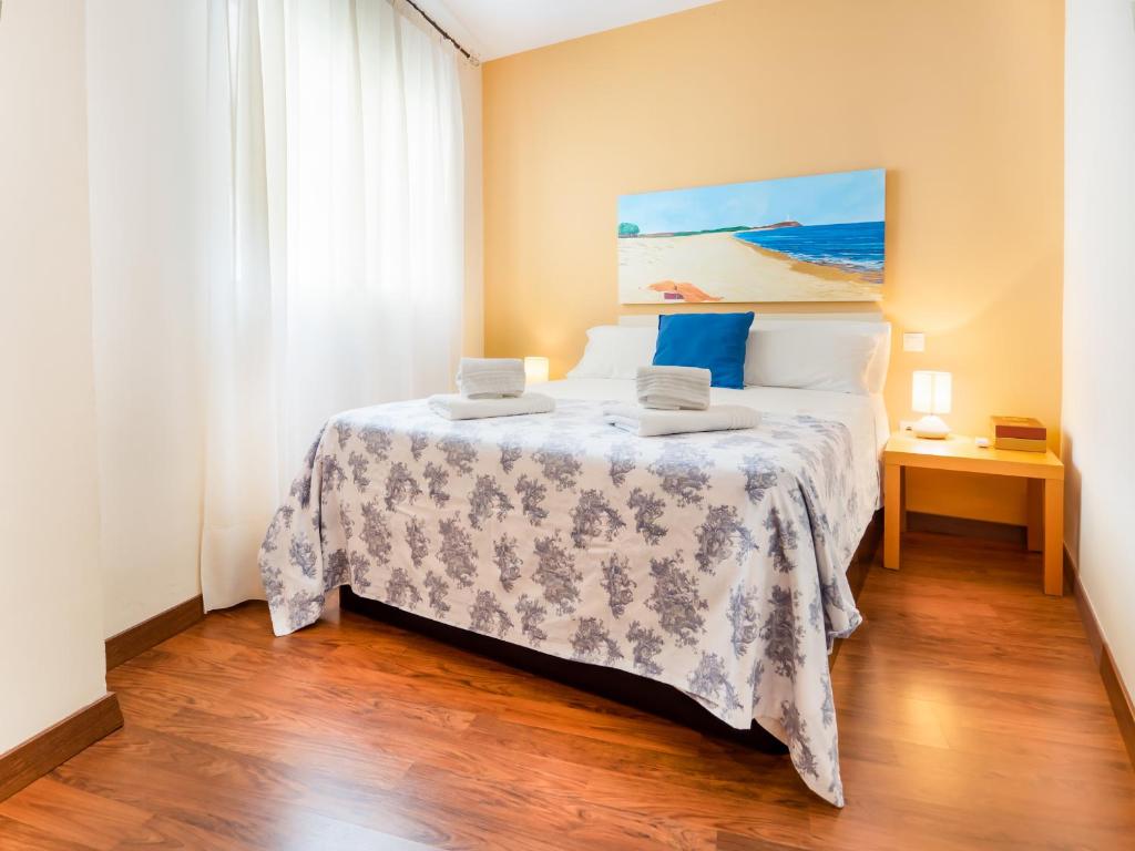 A bed or beds in a room at San Felipe Sevilla Urban Apartment