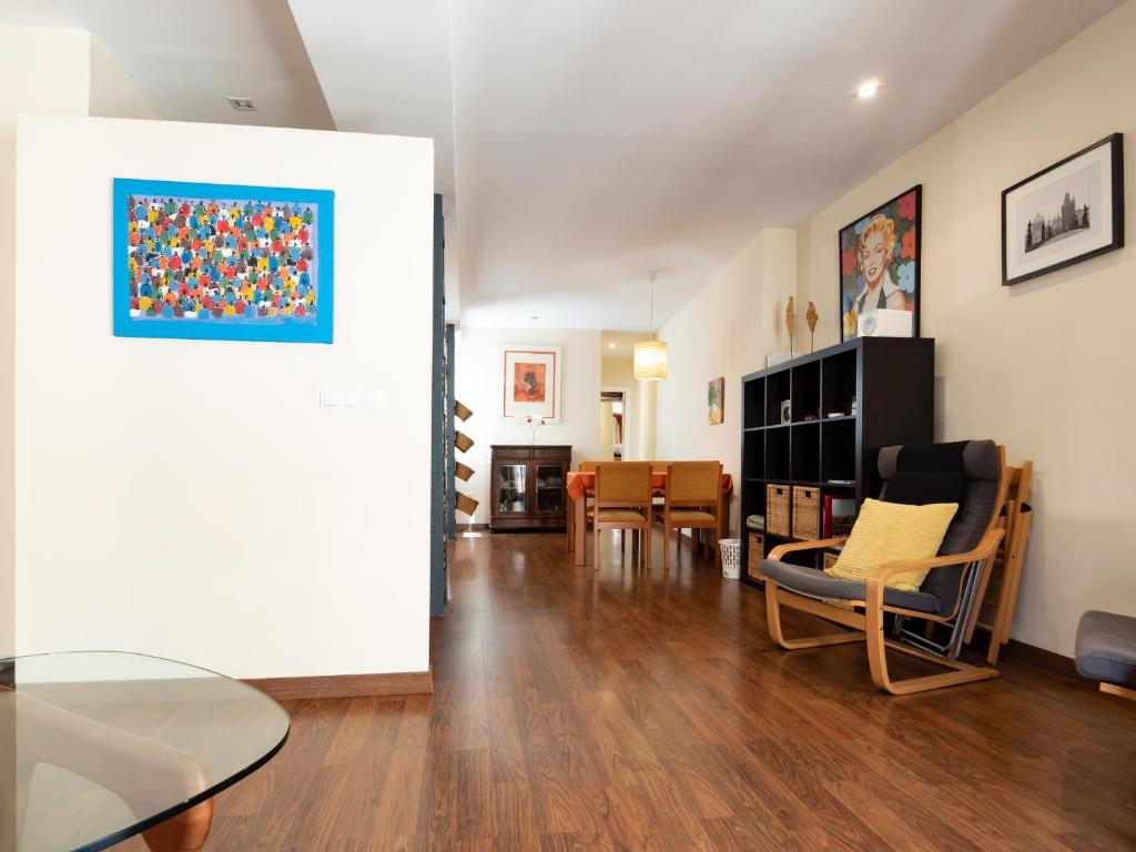 A television and/or entertainment centre at San Felipe Sevilla Urban Apartment