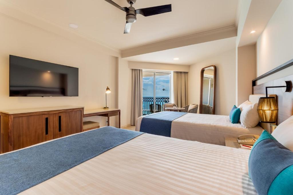 Postel nebo postele na pokoji v ubytování GR Solaris Cancun - All Inclusive