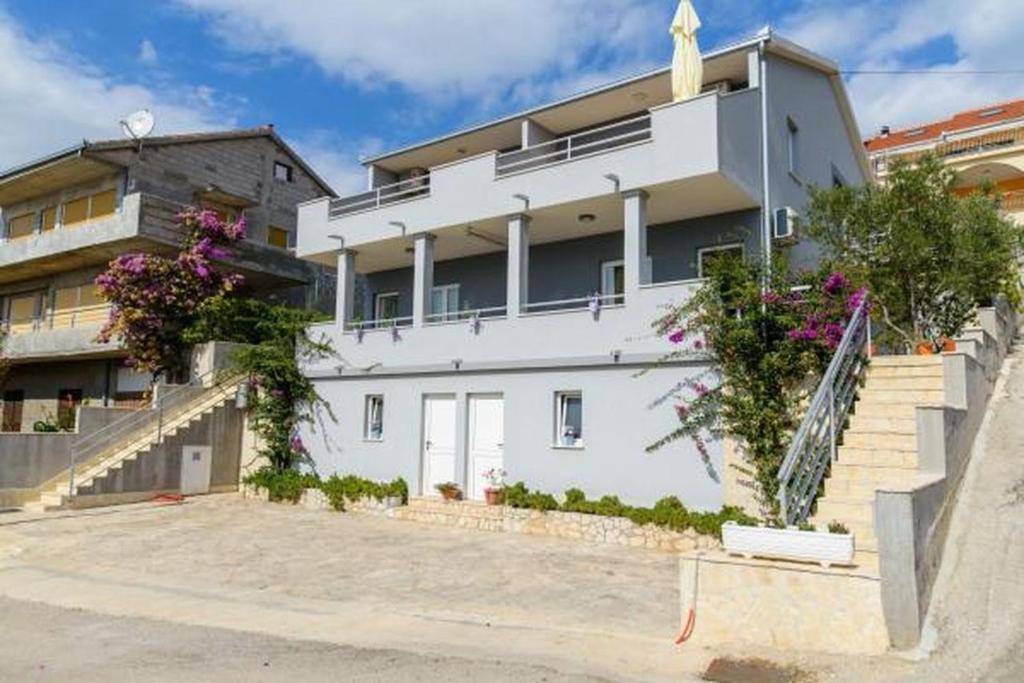 Budova, v ktorej sa apartmán nachádza