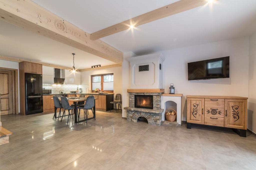 Kuchyň nebo kuchyňský kout v ubytování Zbyrcoki - Domki w Górach