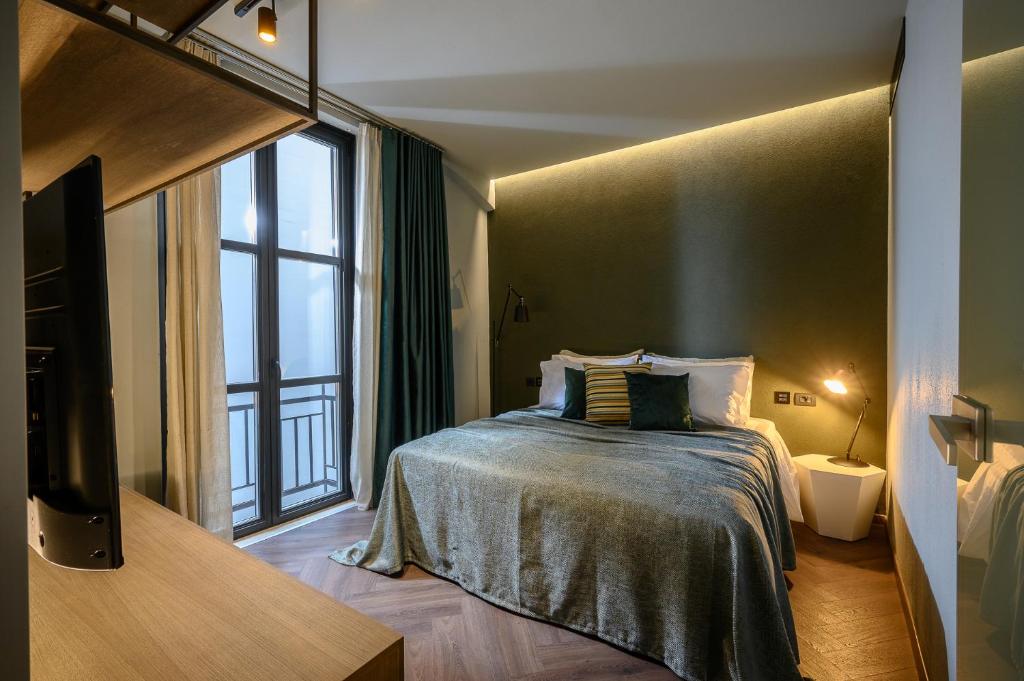 Łóżko lub łóżka w pokoju w obiekcie Pagopoieion - Adults Only Suites