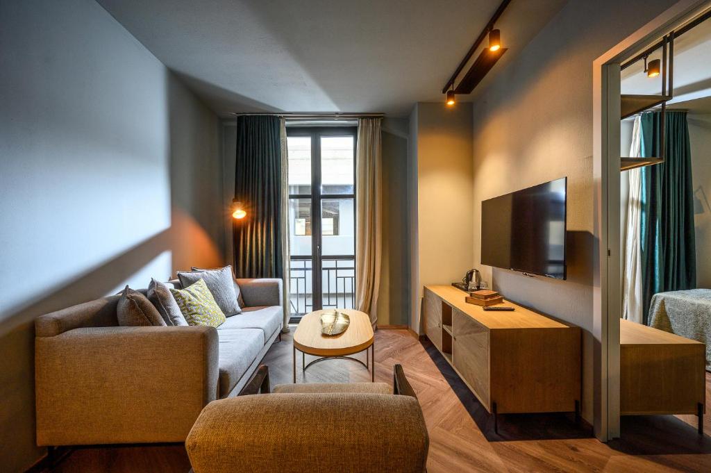Telewizja i/lub zestaw kina domowego w obiekcie Pagopoieion - Adults Only Suites