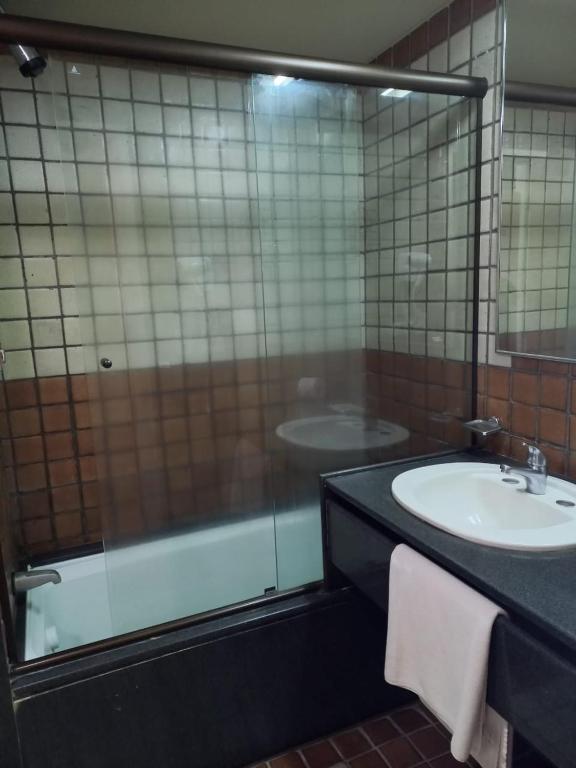 Um banheiro em Hotel Dan Inn Mar Piedade - Grande Recife By Nacional Inn