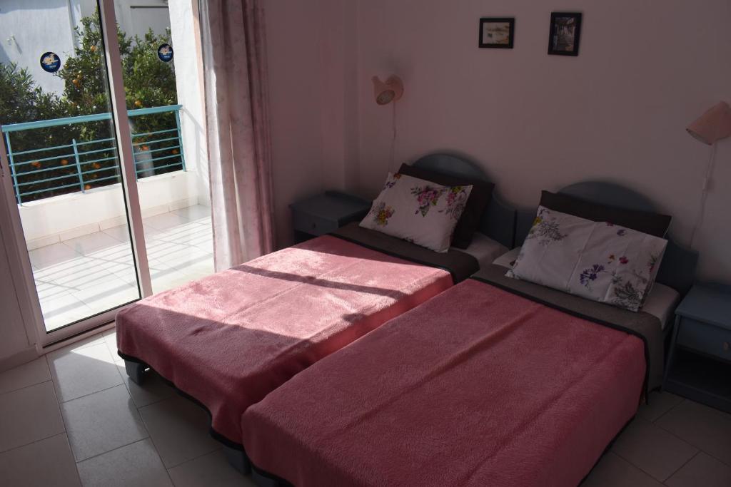 Posteľ alebo postele v izbe v ubytovaní Niki Apartments