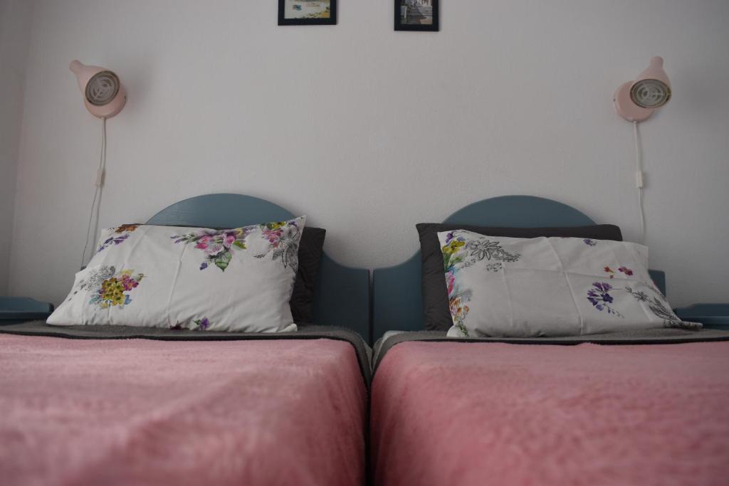 Posteľ alebo postele v izbe v ubytovaní Niki Apartments