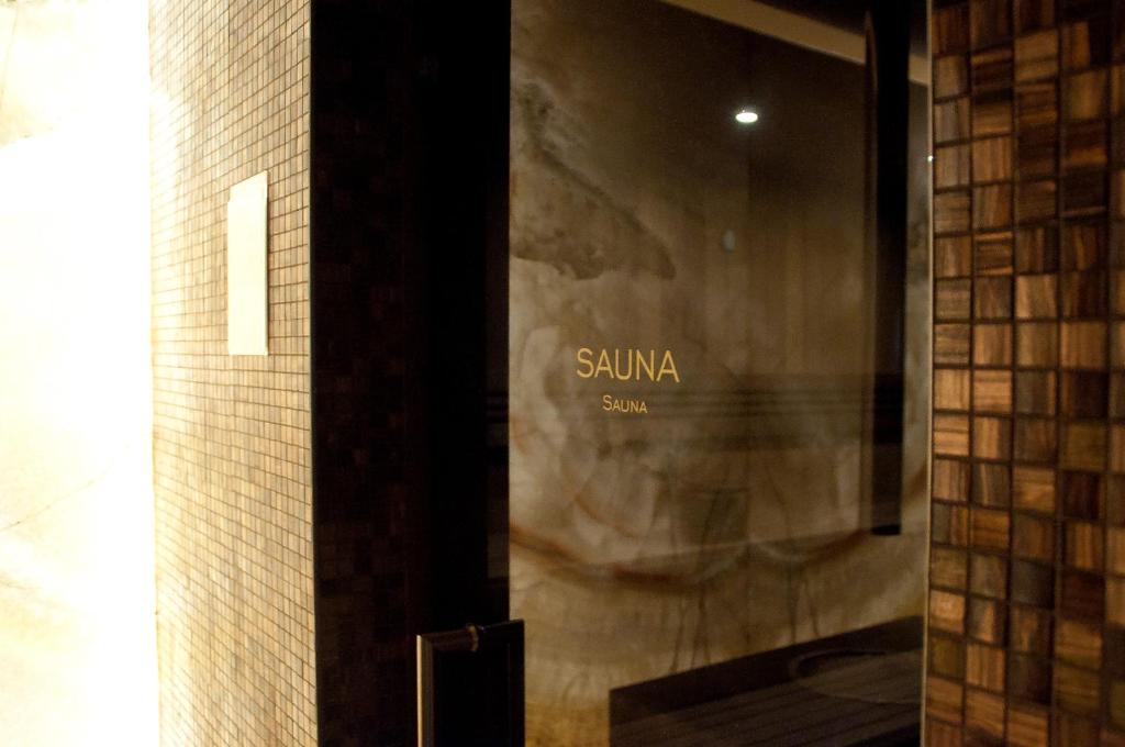 a glass door of a store with the name shuna on it at Hotel Cascais Miragem Health & Spa in Cascais