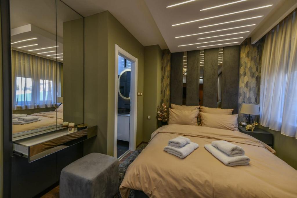 Rúm í herbergi á BANE APARTMANI 4.
