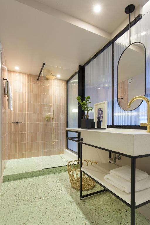 L'Avventura Athens - Resim 3