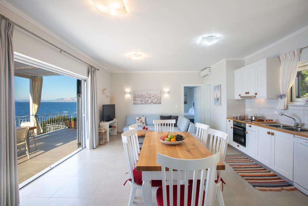 Kuchyňa alebo kuchynka v ubytovaní Kavos House