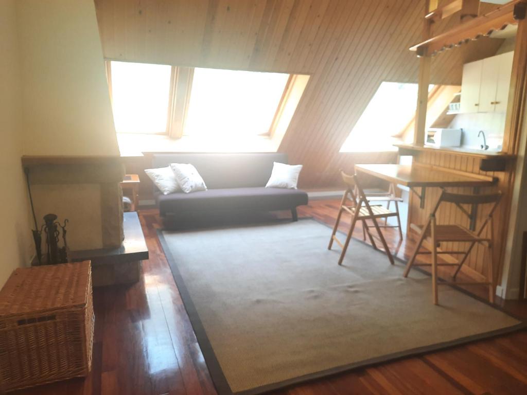 Posezení v ubytování Acogedor y cálido apartamento con vistas a la montaña