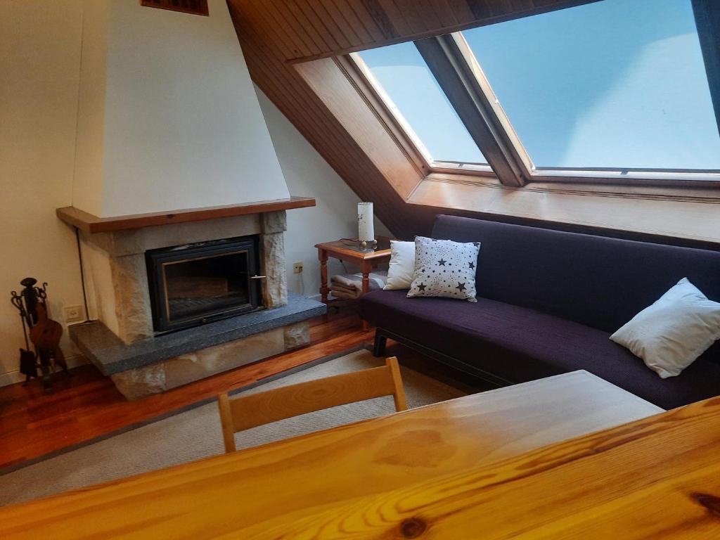 Posezení v ubytování Acogedor y cálido apartamento con vistas a la montaña