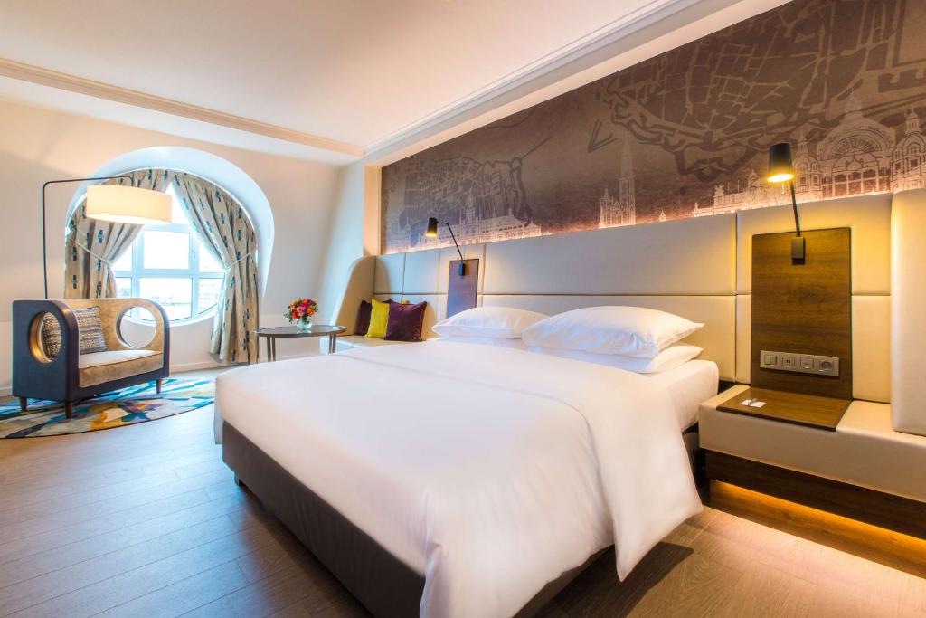 Postel nebo postele na pokoji v ubytování Radisson Blu Hotel, Antwerp City Centre