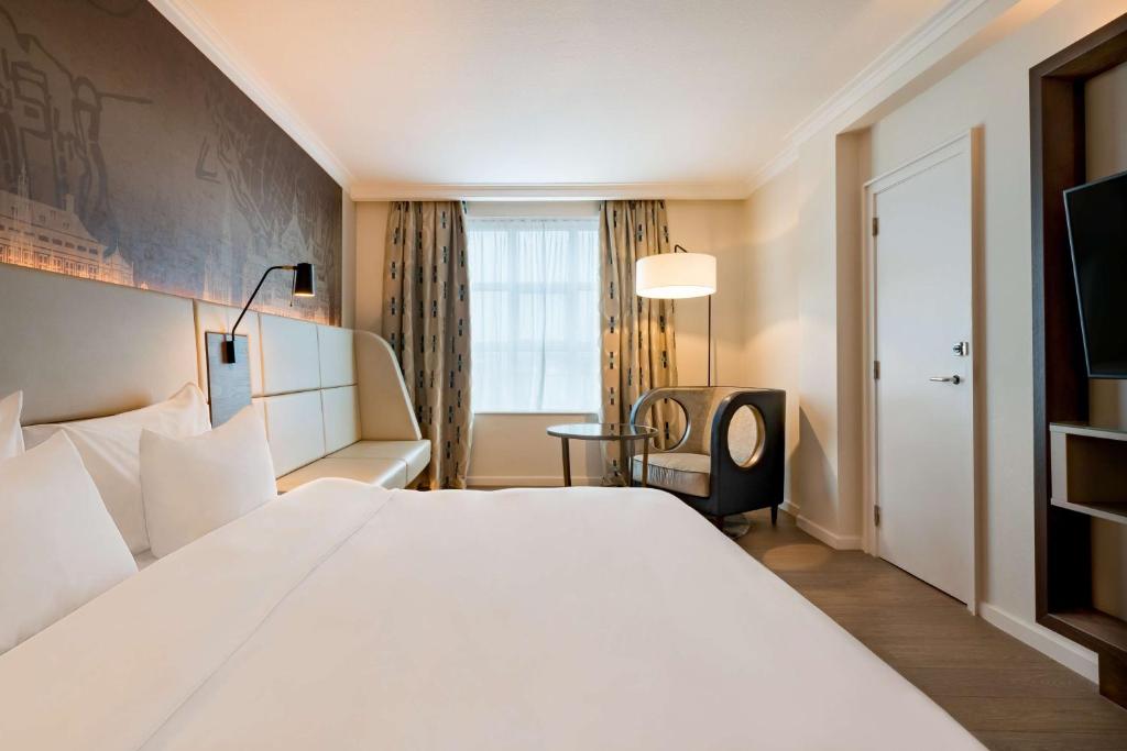 Postel nebo postele na pokoji v ubytování Radisson Blu Hotel, Antwerp City Centre