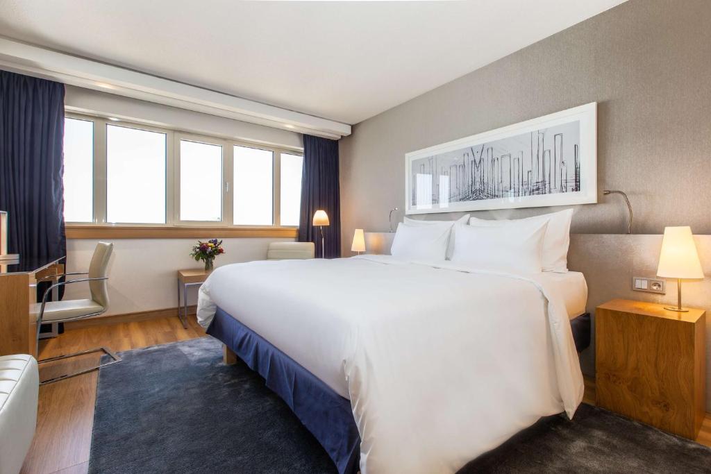 En eller flere senge i et værelse på Radisson Blu Hotel, Hamburg