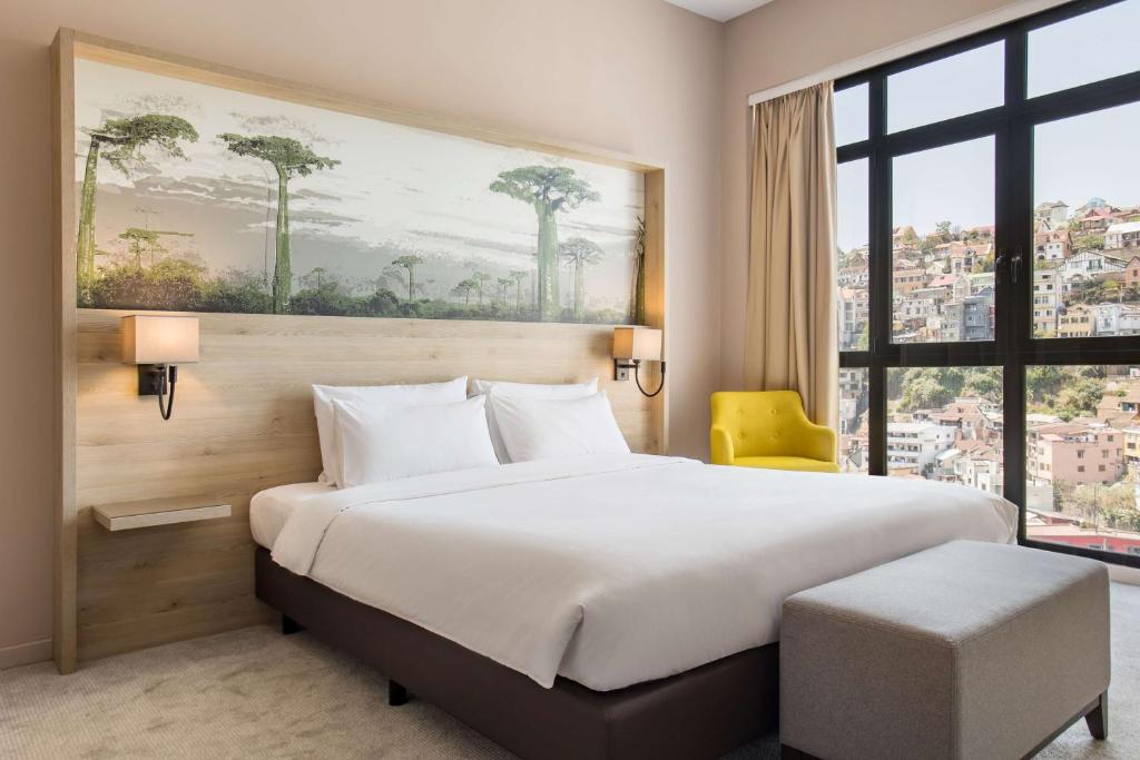 Un ou plusieurs lits dans un hébergement de l'établissement Radisson Serviced Apartments Antananarivo City Centre