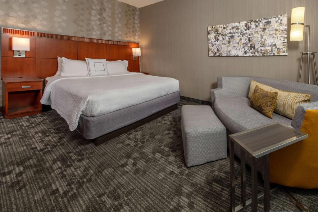 Cama ou camas em um quarto em Sonesta Select Newark Christiana Mall