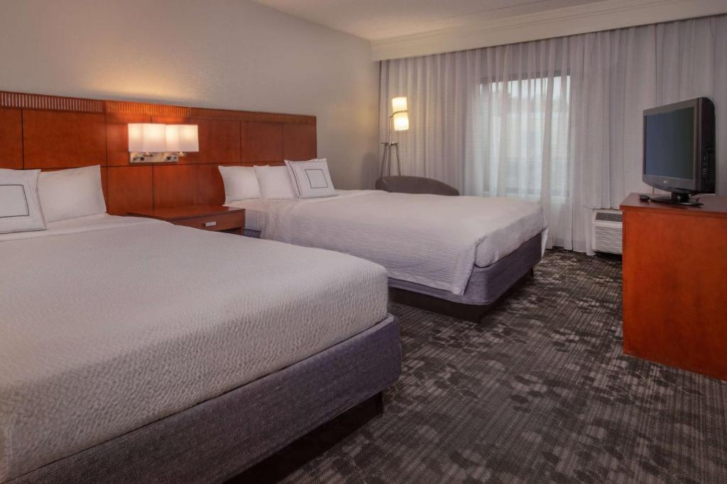 Cama ou camas em um quarto em Sonesta Select Newark Christiana Mall